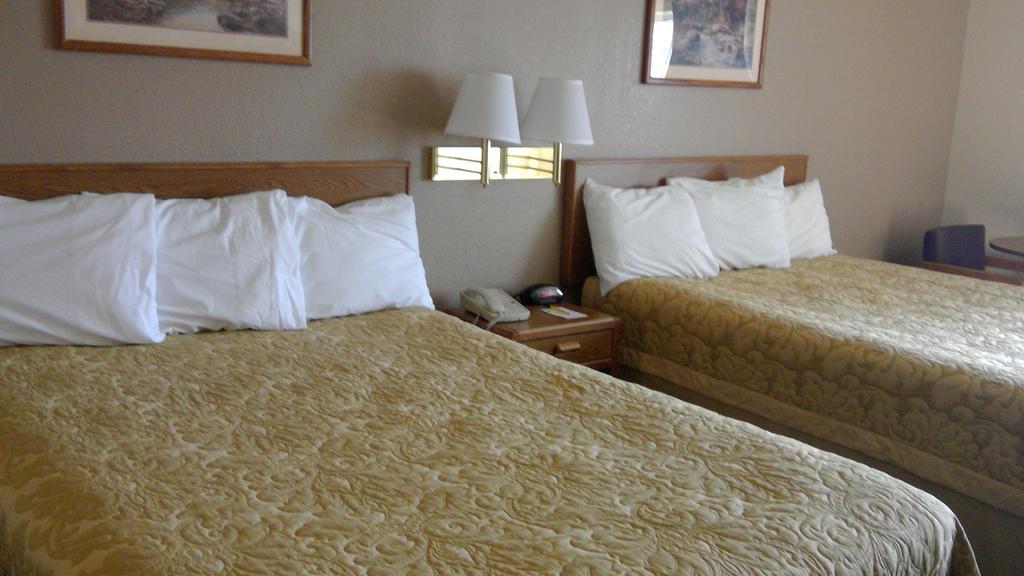 Super 8 By Wyndham Battle Mountain Hotel Bilik gambar