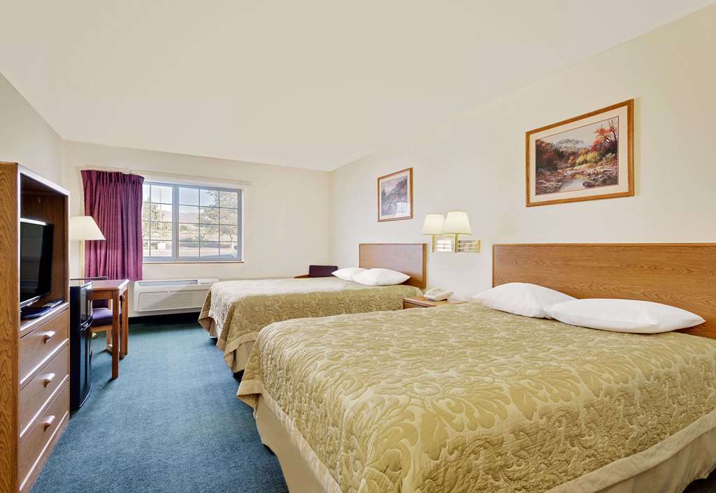 Super 8 By Wyndham Battle Mountain Hotel Bilik gambar